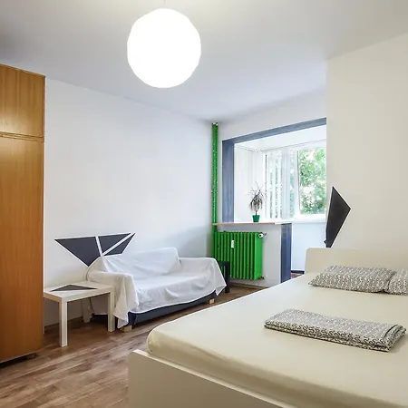 30 Apartment *